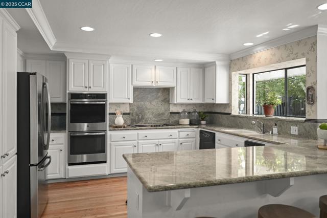 2145 Deer Oak Way, Danville CA: https://media.crmls.org/mediaz/1cbb1052-779a-46d6-b0f1-7a0a119f3b60.jpg