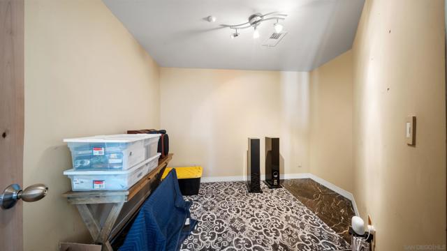655 india St, San Diego CA: https://media.crmls.org/mediaz/1cbbffec-773f-4f1e-b81e-2ac216cad1e2.jpg