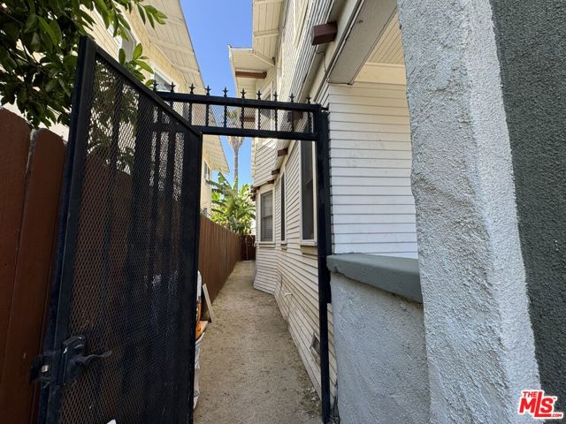 1431 24th Street, Los Angeles, California 90007, ,Multi-Family,For Sale,24th,24408595