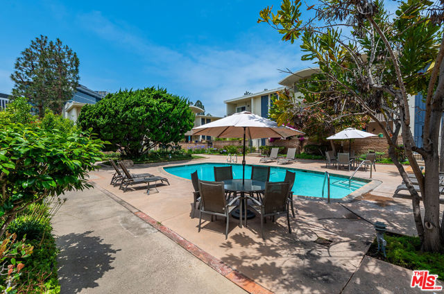 4715 La Villa Marina, Marina del Rey CA: https://media.crmls.org/mediaz/1cbc9994-4f95-4d7a-aaa6-b700ce26a732.jpg