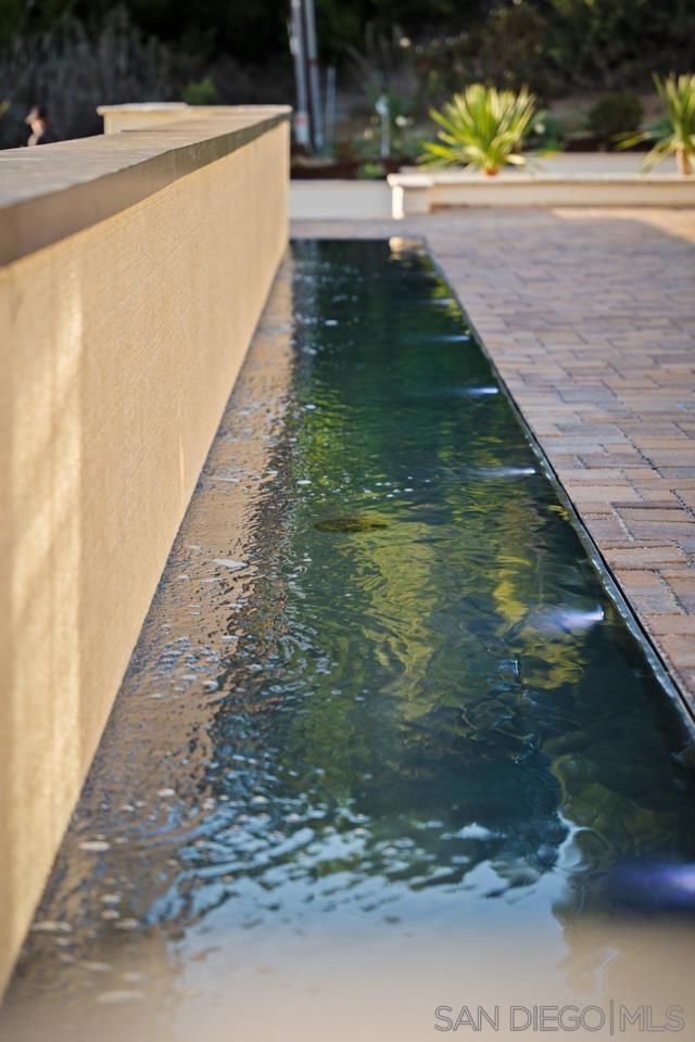 5758 Las Palomas, Rancho Santa Fe CA: https://media.crmls.org/mediaz/1cbcce62-31c7-4d6f-831c-80162698a4ef.jpg