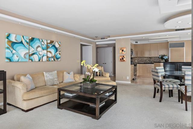 1810 Avenida Del Mundo, Coronado CA: https://media.crmls.org/mediaz/1cbd704b-c08a-4268-8b87-3e158942db70.jpg