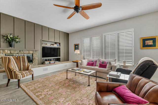 5937 Indian Terrace Drive, Simi Valley CA: https://media.crmls.org/mediaz/1cbd7397-23b8-4fde-925b-d574395aa041.jpg