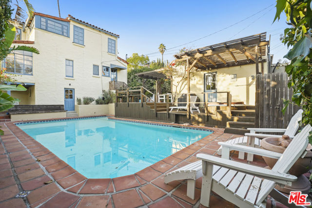 1326 Cordova Avenue, Glendale CA: https://media.crmls.org/mediaz/1cbd9c9d-fbae-458d-8a59-d5541ae9c04b.jpg