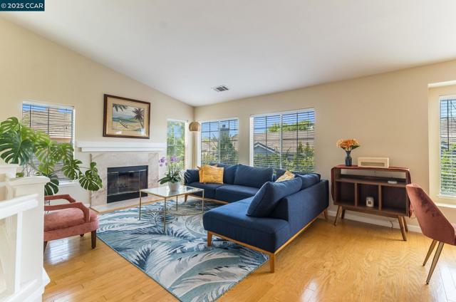 289 Crestview Ave, Martinez CA: https://media.crmls.org/mediaz/1cbdd29b-7320-45af-a2ff-5c0cf9cff620.jpg