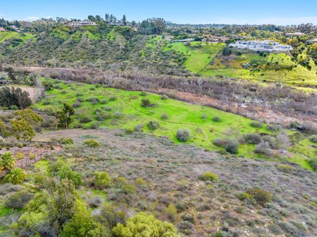 16574 Zumaque, Rancho Santa Fe CA: https://media.crmls.org/mediaz/1cbddeff-17d7-4220-9de2-1679fee09568.jpg