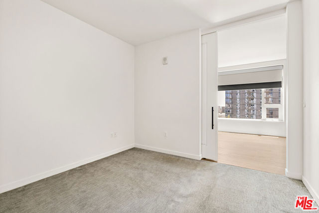 1050 S Grand Avenue, Los Angeles CA: https://media.crmls.org/mediaz/1cbdf052-e3fc-42db-8c3f-302139a7b8f0.jpg
