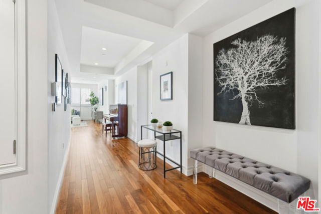 4661 Wilshire Boulevard, Los Angeles CA: https://media.crmls.org/mediaz/1cbe2bcc-10fe-43c9-8a73-560b7d610c50.jpg