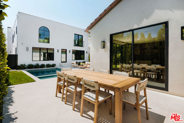 446 N Croft Avenue, Los Angeles CA: https://media.crmls.org/mediaz/1cbe6d73-c876-4d06-b4ea-6708ad41961d.jpg