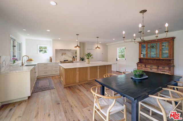 2310 Laguna Circle Drive, Agoura Hills CA: https://media.crmls.org/mediaz/1cbe8438-701e-4d22-addd-33864488352d.jpg