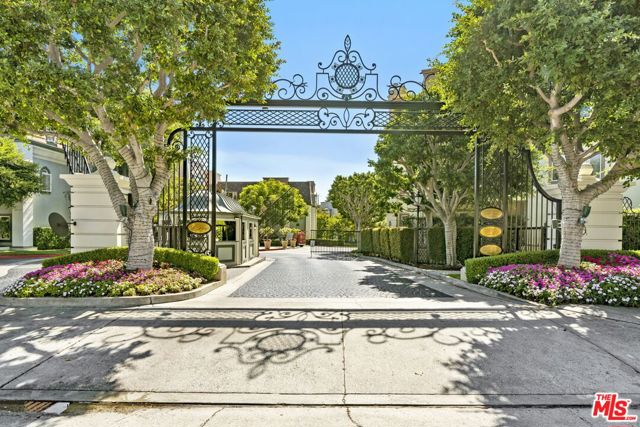 10118 Empyrean Way, Los Angeles CA: https://media.crmls.org/mediaz/1cbf4920-ca75-46ce-80cc-954b2bbebb59.jpg
