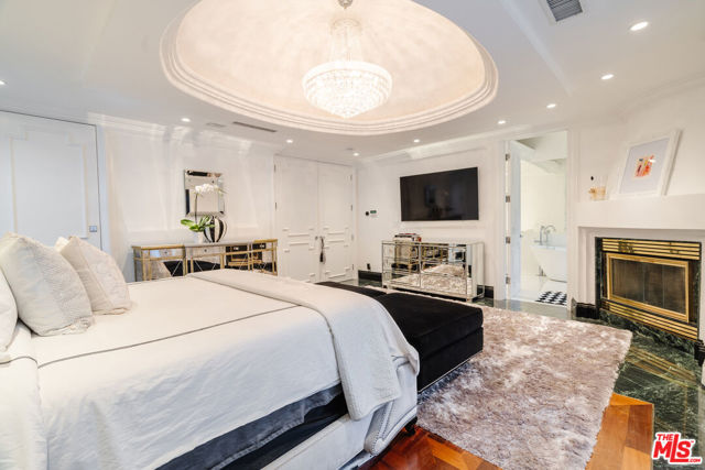 1455 Rising Glen, Los Angeles CA: https://media.crmls.org/mediaz/1cbf4d78-8474-42b2-89fd-a5c09c9810b9.jpg
