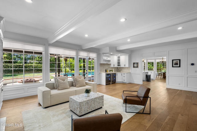 29340 Castlehill Drive, Agoura Hills CA: https://media.crmls.org/mediaz/1cbf9109-df09-49be-a070-8d4f9a4a7912.jpg