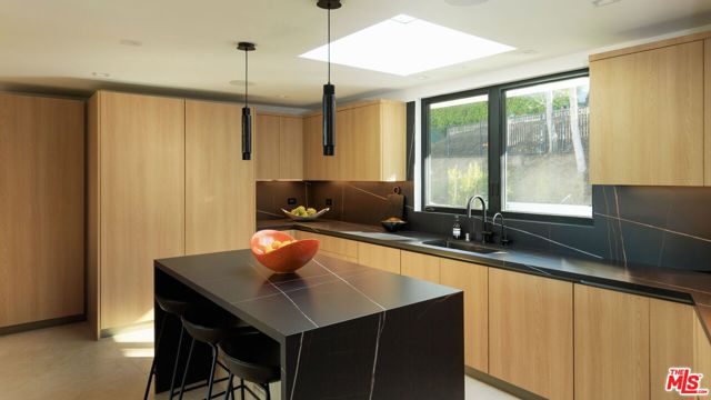 1935 Loma Vista Drive, Beverly Hills CA: https://media.crmls.org/mediaz/1cbfa631-1717-4bef-846e-03f6ed2189da.jpg