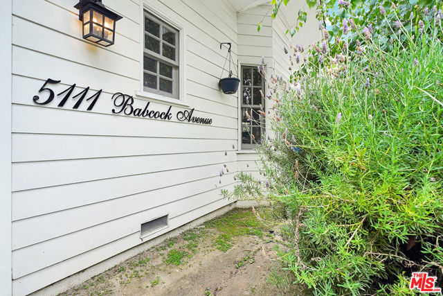 5111 Babcock Avenue, Valley Village CA: https://media.crmls.org/mediaz/1cc0067e-88df-416a-ae35-a50c754d2f7f.jpg