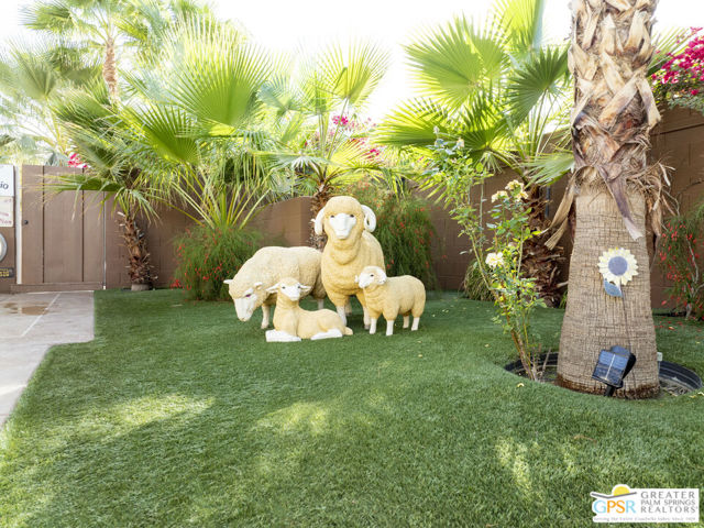 18 Calais Circle, Rancho Mirage CA: https://media.crmls.org/mediaz/1cc02cc2-0a3d-4a09-a0d9-a6298b1327f9.jpg