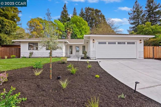 721 Sinnet Ct, Danville CA: https://media.crmls.org/mediaz/1cc0863d-9af1-49a5-9aa7-6e69850e602d.jpg