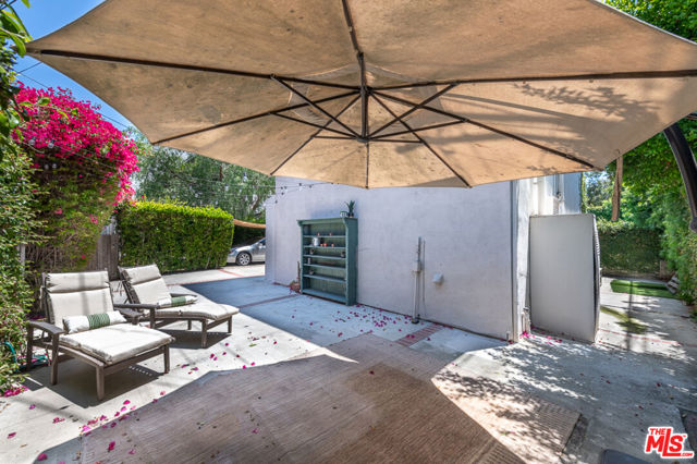 1239 S Orange Drive, Los Angeles CA: https://media.crmls.org/mediaz/1cc1671a-f1e9-40a9-b8fe-d0642c1703e0.jpg