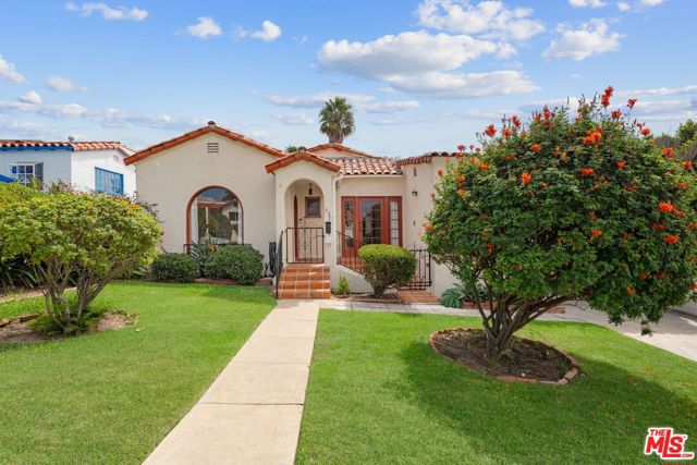 822 Pine Street, Santa Monica CA: https://media.crmls.org/mediaz/1cc245b1-b75e-45e8-bd20-7735f6c5a49f.jpg