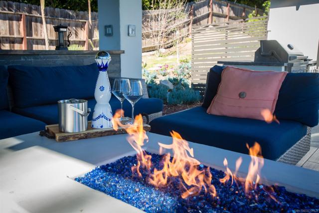 455 Glencrest Dr, Solana Beach CA: https://media.crmls.org/mediaz/1cc28a63-33bf-461d-96e2-ede93f33bc33.jpg