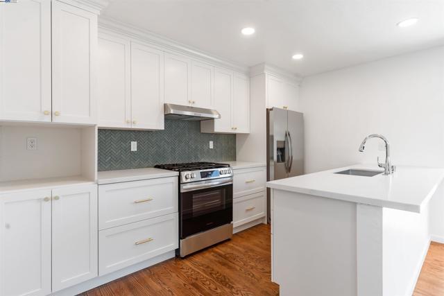 102 W 15Th St, Antioch CA: https://media.crmls.org/mediaz/1cc2f06d-837c-4547-80e5-4a1d96c83e5e.jpg