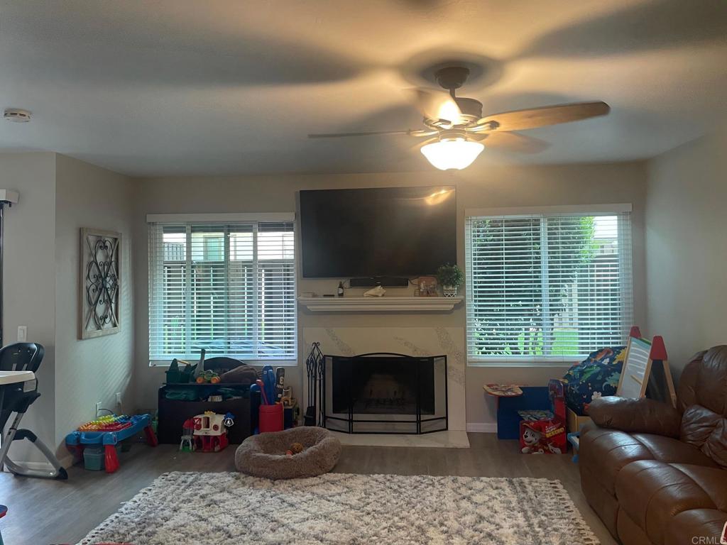 https://media.crmls.org/mediaz/1cc2f230-576f-4a58-8fc1-c945daf69da1.jpg?preset=X-Large