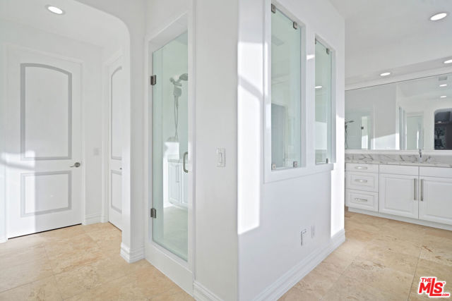 5309 Louise Avenue, Encino CA: https://media.crmls.org/mediaz/1cc44ec8-f985-4363-8d84-0ae31af88418.jpg