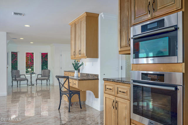 7111 Los Coyotes Place, Camarillo CA: https://media.crmls.org/mediaz/1cc4a25b-2b65-42b8-a6f2-2f33d36bdd99.jpg