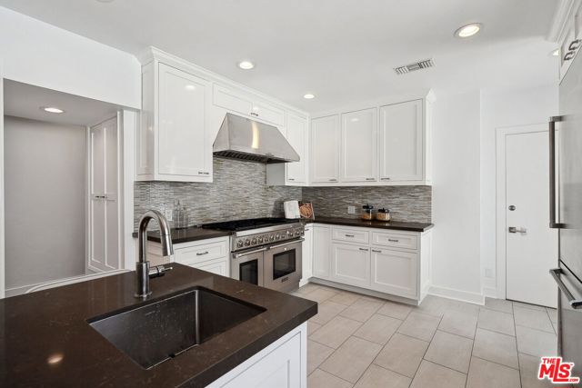 149 S Wetherly Drive, Beverly Hills CA: https://media.crmls.org/mediaz/1cc51a69-7188-4297-860a-57ce77daa6f4.jpg