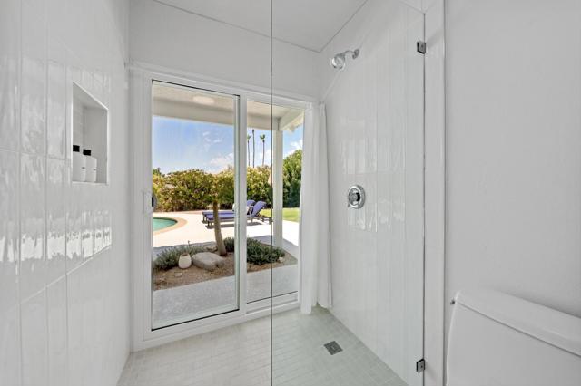 Image 18 of 39 For 72920 Somera Road