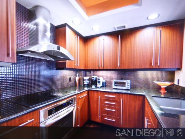 100 Harbor Dr, San Diego CA: https://media.crmls.org/mediaz/1cc598cc-e674-401d-b351-497864ebc7f4.jpg