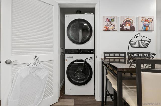 1431 Pacific Hwy, San Diego CA: https://media.crmls.org/mediaz/1cc5a09f-6997-4d98-9dcc-e859b1883fe7.jpg