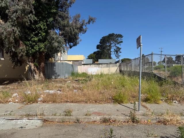 2626 Griffith Street, San Francisco CA: https://media.crmls.org/mediaz/1cc61e03-8a0f-4610-a938-922fb8114dd7.jpg