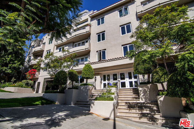1650 Veteran Avenue, Los Angeles CA: https://media.crmls.org/mediaz/1cc646c8-78f2-40bf-b3cc-ba06a2562990.jpg