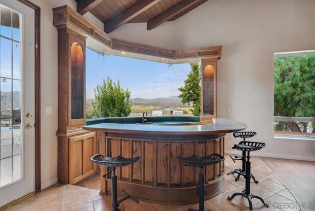 15091 Chemise Creek Rd, Ramona CA: https://media.crmls.org/mediaz/1cc69e73-be98-4ada-99a3-d6251143f58e.jpg