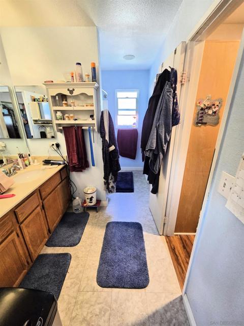 1552 Merlot Ct, Vista CA: https://media.crmls.org/mediaz/1cc6c14b-f407-4de3-9b86-b66625a1c5e7.jpg