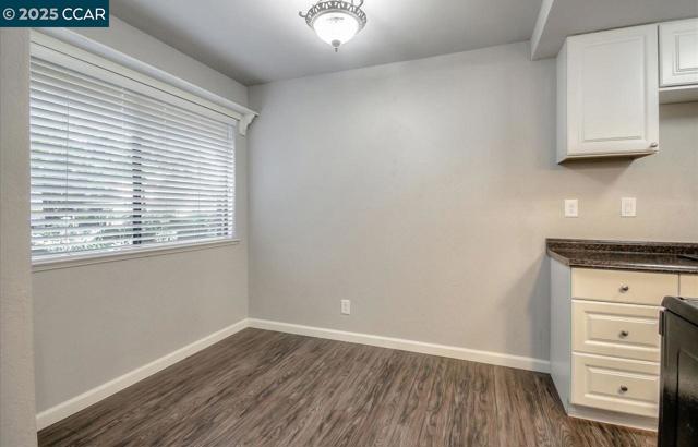 824 Camelback Pl, Pleasant Hill CA: https://media.crmls.org/mediaz/1cc6ea50-8023-4116-a0ce-cf8a80dcd72f.jpg