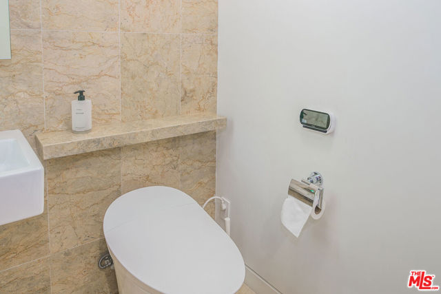 1 W Century Drive, Los Angeles CA: https://media.crmls.org/mediaz/1cc6f138-c322-4e82-88e1-936e66926299.jpg