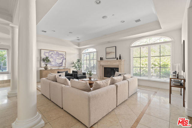 3697 Benedict Canyon Lane, Sherman Oaks CA: https://media.crmls.org/mediaz/1cc70e8d-7eb9-4c3a-9a2b-ef7f14105f8b.jpg