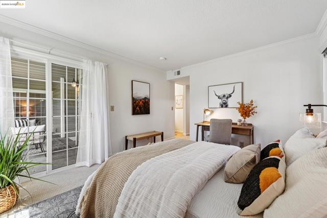 630 Canyon Oaks Dr, Oakland CA: https://media.crmls.org/mediaz/1cc73056-65ed-4782-973e-03065d3347a1.jpg