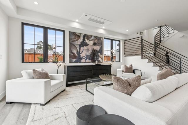 587 Creekside Court, Half Moon Bay CA: https://media.crmls.org/mediaz/1cc73334-935f-484a-9af4-888419775ada.jpg