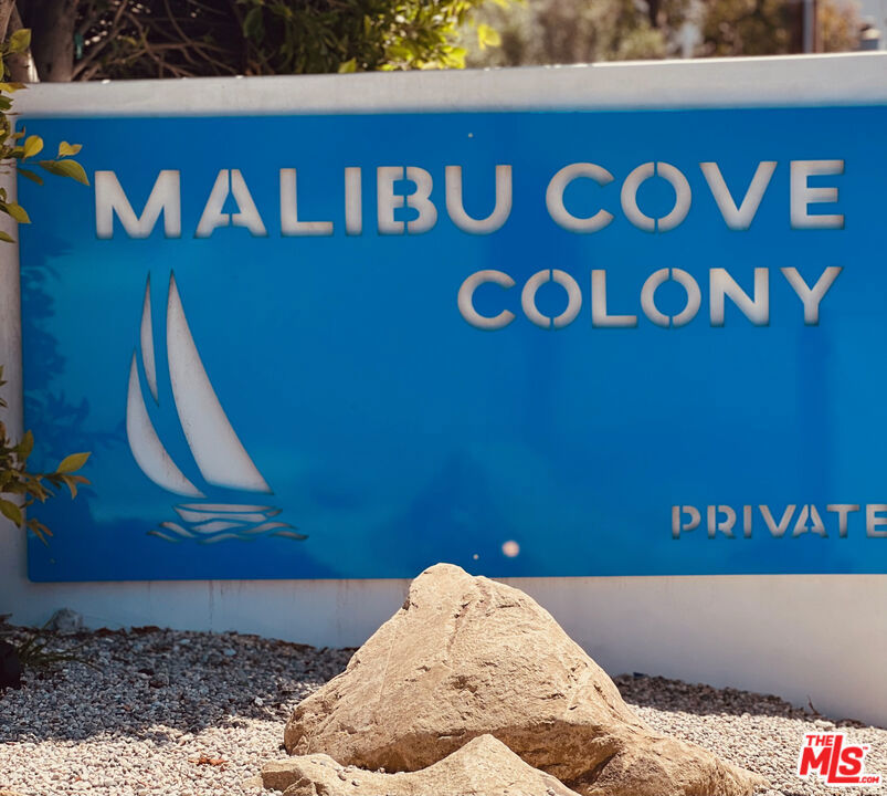 Malibu Cove Colony Entrance