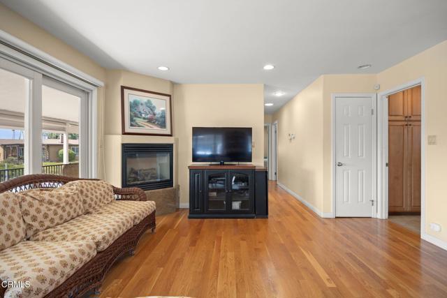 142 Poinsettia Gardens Drive, Ventura CA: https://media.crmls.org/mediaz/1cc91116-72a4-4e77-9341-6b4bc2afef4d.jpg