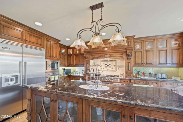 3194 Sunset Hills Boulevard, Thousand Oaks CA: https://media.crmls.org/mediaz/1cc957dc-e2bc-4373-b5ac-0e755777d3c6.jpg