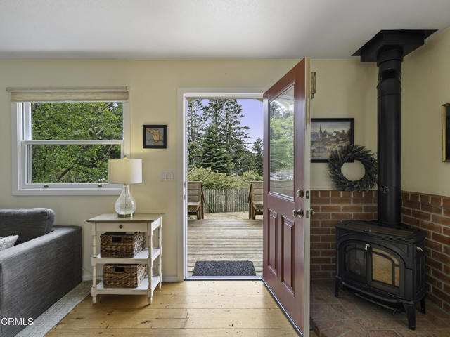 Detail Gallery Image 4 of 39 For 10392 Hills Rd, Mendocino,  CA 95460 - 2 Beds | 1 Baths