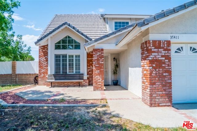 37411 Sheffield Drive, Palmdale CA: https://media.crmls.org/mediaz/1cc9b27b-cbaf-4af1-b94b-5723ce46144e.jpg