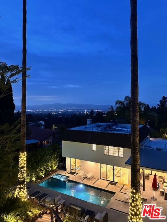 4729 Monarca Drive, Tarzana CA: https://media.crmls.org/mediaz/1cc9c6ac-73b7-489e-8cab-c9ca46c0f1ea.jpg