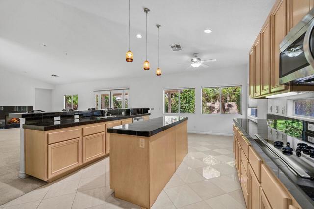 80222 Spanish Bay Drive, Indio CA: https://media.crmls.org/mediaz/1cc9d373-43ac-4c13-8a51-5de0e64518fc.jpg