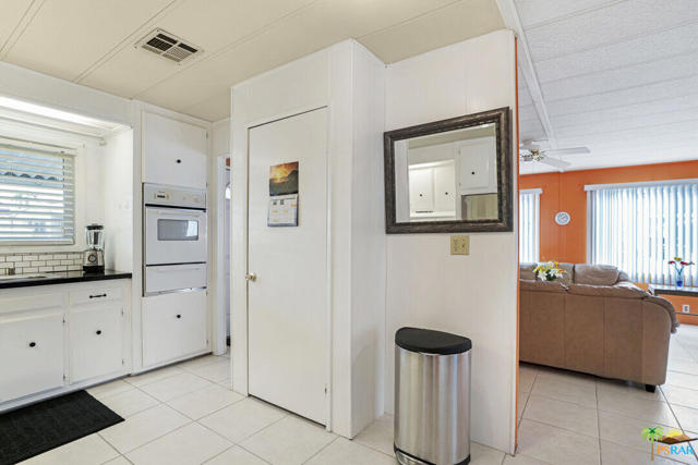119 Aliso Drive, Palm Springs CA: https://media.crmls.org/mediaz/1cc9d80d-bd23-439f-8ec5-a860dea131db.jpg