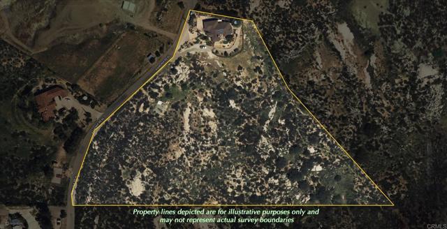 284 Ramona Real, Ramona CA: https://media.crmls.org/mediaz/1cca3c32-fdbb-4e33-8ed6-986866fb53dc.jpg